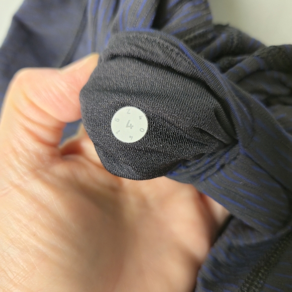 Lululemon High Rise Cropped Leggings Style Z40416 Blue/Black Jacquard Size 4 - Picture 7 of 9